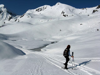 Salita da Gorno verso il Grem al Rifugio Mistri, 1800 m., con ancora tanta neve il 22 aprile 09 - FOTOGALLERY