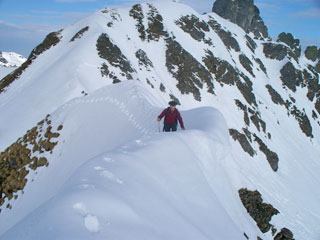 Salita al M. Triomen 2251m. dai Piani dell'Avaro con ciaspole ramponi e picozza nell'ultimo tratto il 4 aprile 2009 - FOTOGALLERY
