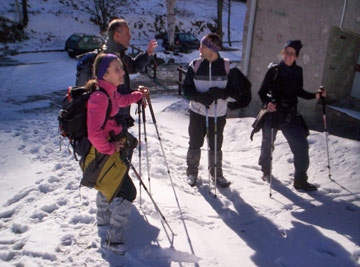 Salita al Rifugio Gherardi su un percorso già ben innevato il 27 novembre 2010 - FOTOGALLERY