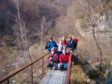 In Val Taleggio alle sorgenti dell'Enna e al Morterone con sole, acqua e neve il 15 aprile 2010 - FOTOGALLERY