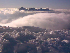 Dal rifugio Capanna 2000...un mare di nuvole con l'isola d'Alben! (4 gennaio 2009)