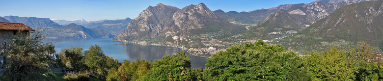 Da Monte Isola vista sul Lago d'Iseo verso nord