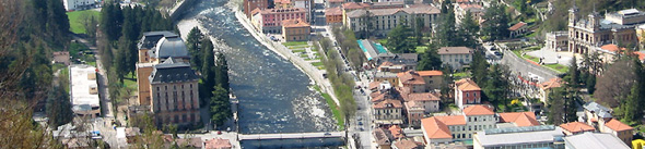 Il Grand Hotel e il Casin di fronte, collegati dal Ponte Principe Umberto - foto Piero Gritti