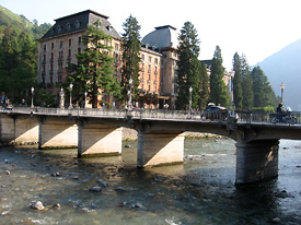 Il Ponte Umberto collega Grand Hotel e Casinò - foto Piero Gritti