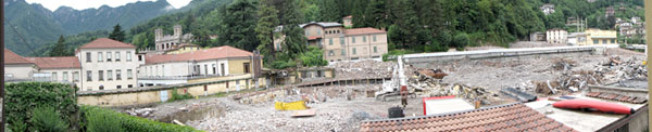 Demolito il vecchio stabilimento della San Pellegrino S.p.a. - foto Piero Gritti 8 luglio 08