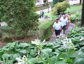 Si sale, attraverso i giardini, alla Fonte - foto Piero Gritti