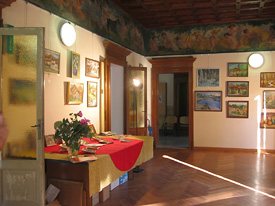 'Sala Putti nella Villa Speranza con mostra di quadri - foto Piero Gritti