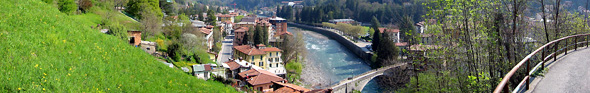 Panoramica ad ampio raggio sul centro dalla strada per la Vetta