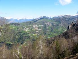 Dalla Forcella di Spettino Alto vista su Dossena, M. Menna ed Arera