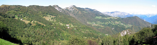 Panoramica su Sussia con la chiesetta di S. Michele dal sentiero per lo Zucco (foto Piero Gritti)