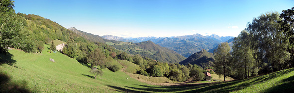 Panoramica sui pascoli di Sussia Alta e dintorni