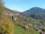 VEDI IN GRANDE - Dossena , sullo sfondo l'Alben