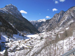 Carona con tanta neve 'marzolina'