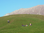 VEDI IN GRANDE - Passeggiata sui pascoli di Zambla Alta verso il Monte Grem