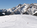 VEDI IN GRANDE - Neve, sole, panorama  sulla pista di fondo ai Piani dell'Avaro - foto Piero Gritti
