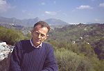 Dalle mura del borgo medievale di Saint Paul de Vence...le colline della Provenza con, sullo sfondo, le Alpi Marittime 