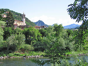 Dal fiume Brembo la Chiesa di S. Lorenzo