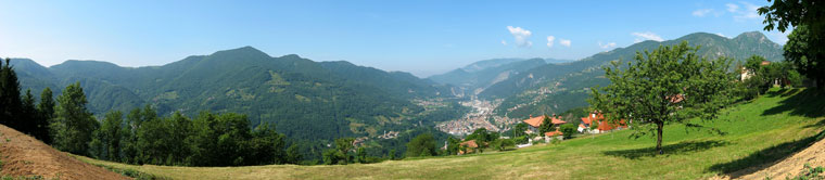 Panoramica da Somendenna sulla conca di Zogno - foto Piero Gritti 18 giugno 08