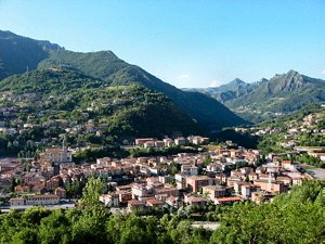 Veduta del centro di Zogno da sud